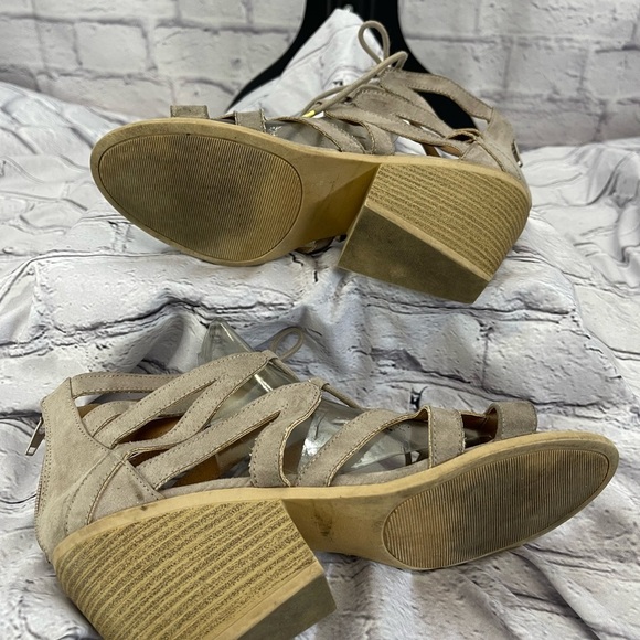 Qupid Women’s‎ Lace Up Gladiator Style Wedge Sandal Size 10 Gently Used - Picture 6 of 7